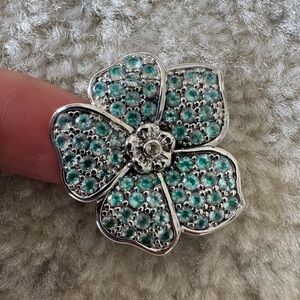 Elegant Silver and Green Floral necklace pendant